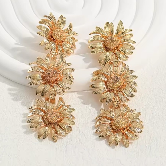 Zara Sunflower Gold Stud Earrings